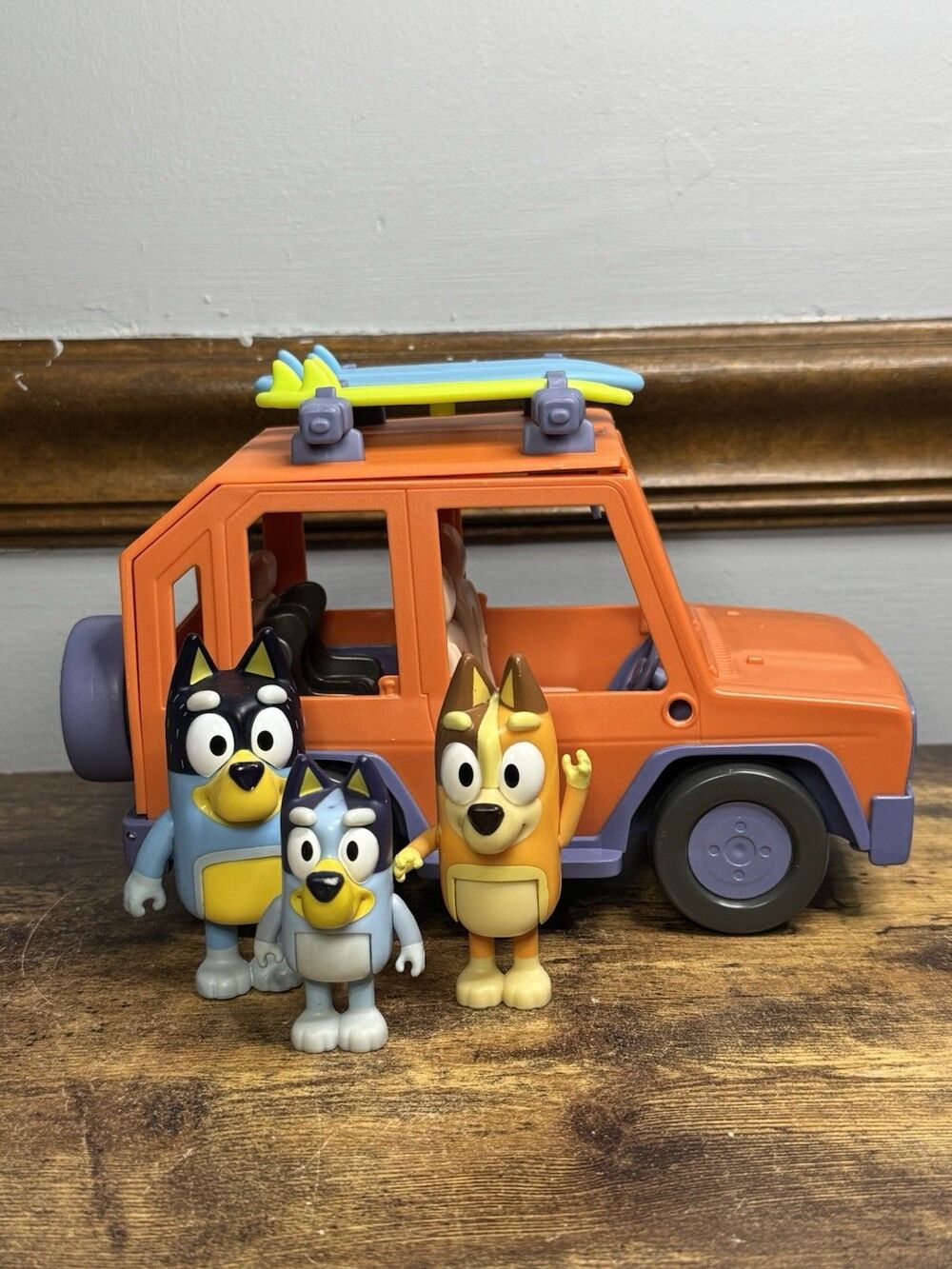 Bluey Heeler Family Cruiser Set Bandit Action Figure Toy 4WD Family Vehicle